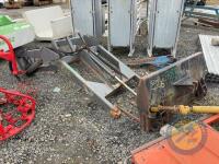 Grays lynkon power loader. New holland 40 series brackets