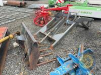 Grays lynkon power loader. New holland 40 series brackets - 3