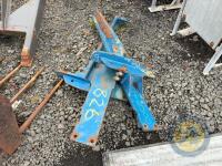 Grays lynkon power loader. New holland 40 series brackets - 5