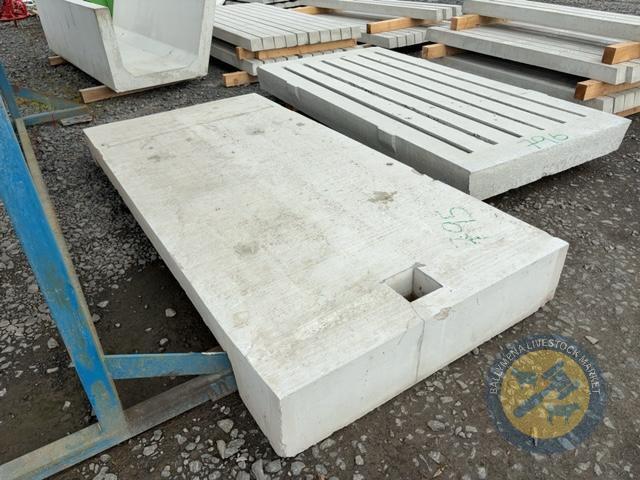 8" Single sloping cubicle base
