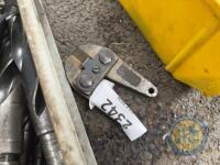 Record bolt cutter jaws