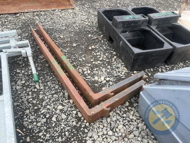 Heavy duty pallet toes