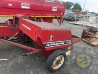 International Square baler - 3