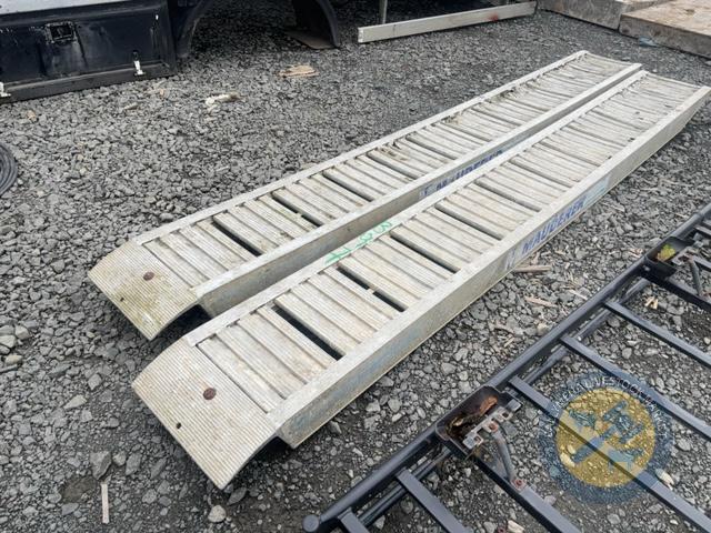 2x 10ft 6tn aluminium ramps