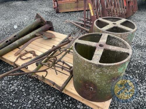 2x cast iron rollers