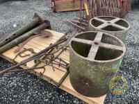 2x cast iron rollers