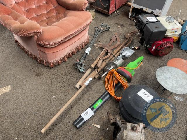 Job lot of hand threshers ect