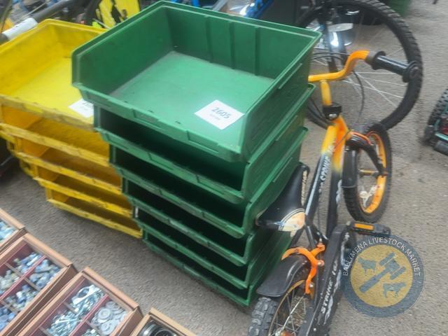 6 green parts trays