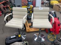 2x cream chairs