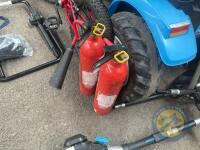 2x fire ectinguishers - 2