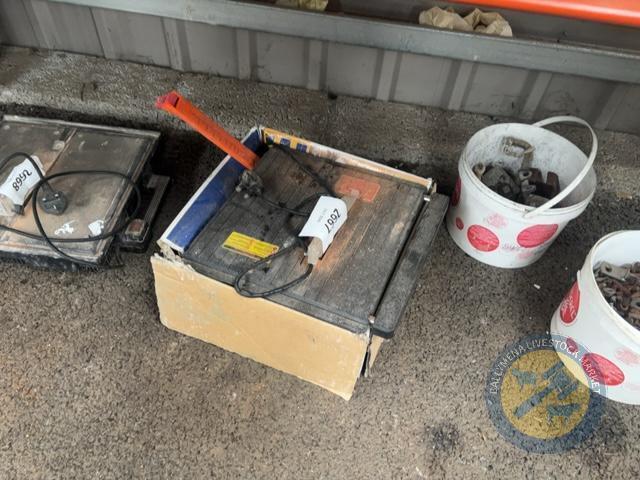 Tile cutter