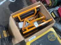 Box lot 2 tonne jack, crawler board & axle stands - 2
