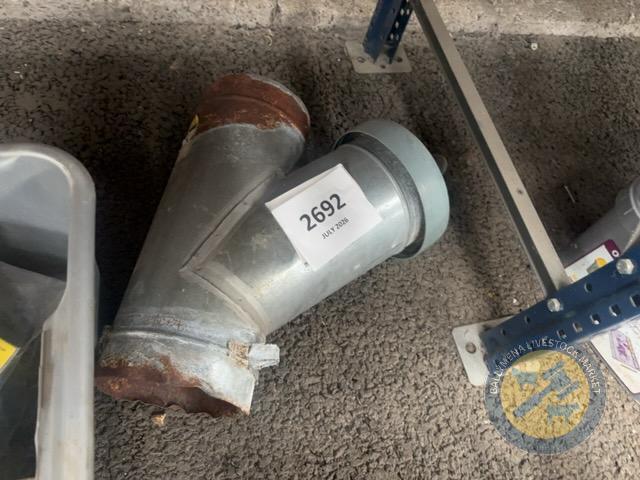 Feed bin dust trap