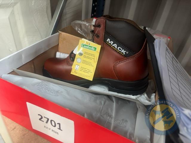 Size 7 steeltoe mack boots