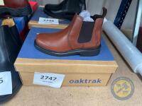 Oak track tan childrens boots size 2