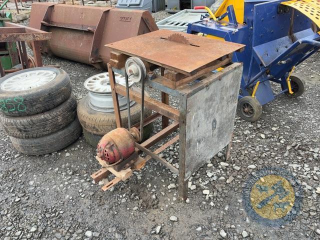 Small bench saw