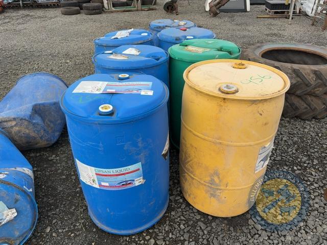 5x blue barrels, 1x green, 1x cream