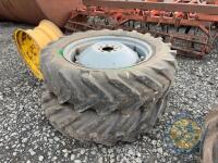 Set of 12.4/11/R28 tyres with rims
