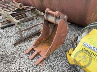 18' digger bucket - 3