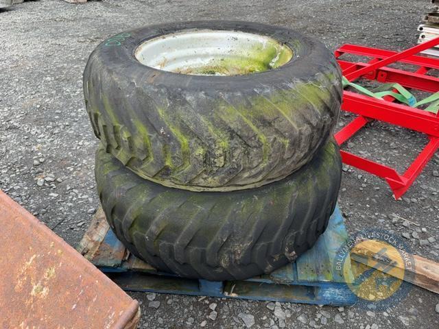 2x 6 stud wheels
