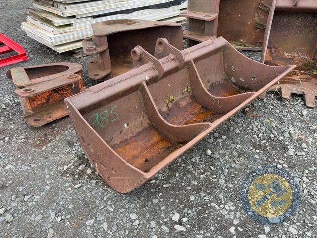 1800 sheugh bucket 60mm pins