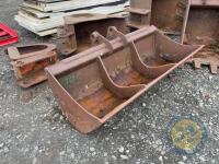 1800 sheugh bucket 60mm pins