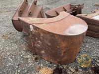 900 bucket teeth 60mm pins - 3