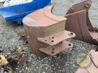 900 bucket teeth 60mm pins - 4