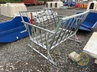 Hay silage feeder