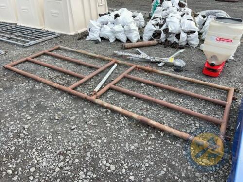 Heavy duty calf creep gate