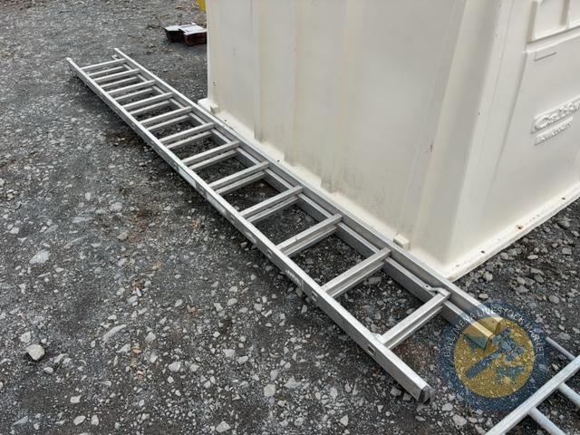 Set of extendable ladders