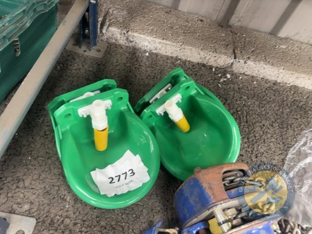 4x green water drinkers