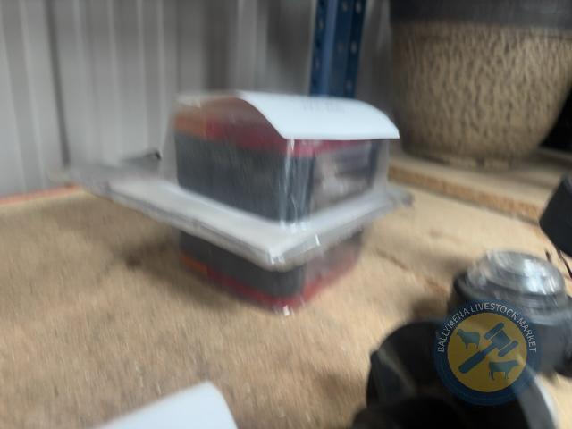 2x square tail lights