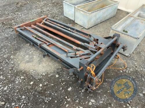 heavy duty cattle crush, headstock & attachment pins