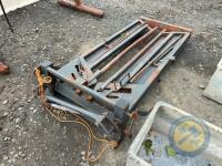 heavy duty cattle crush, headstock & attachment pins - 2