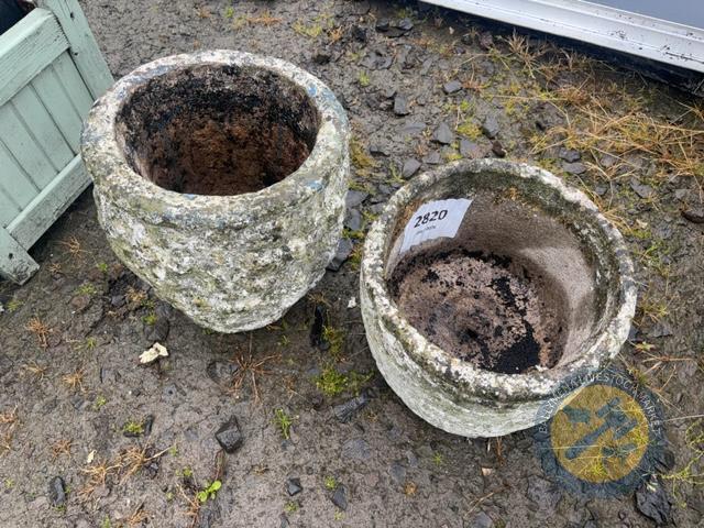 2 concrete flower pots