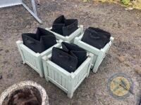4 flower pots with liners