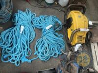 1 lot of blue rope