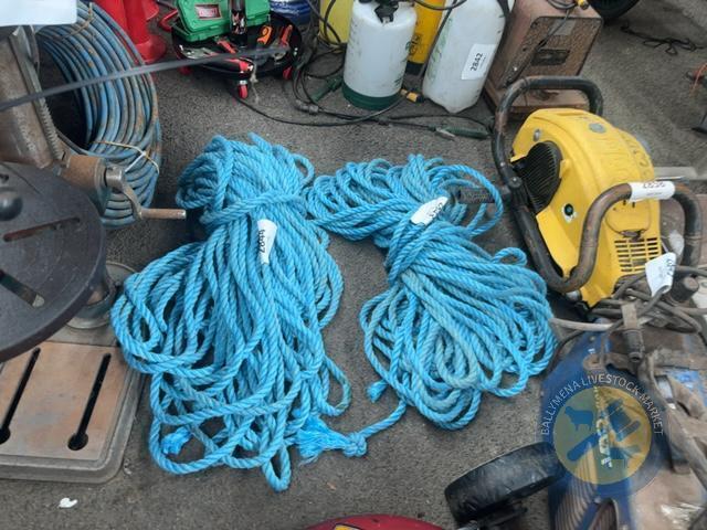 1 lot of blue rope