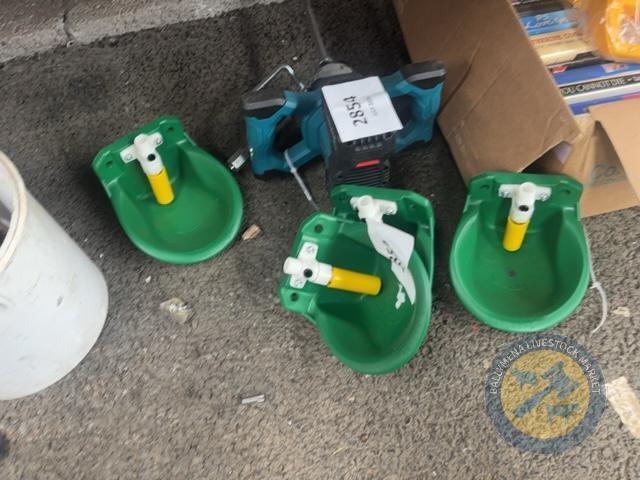 4x green drinkers