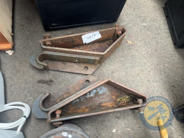 2x Tanco loader brackets