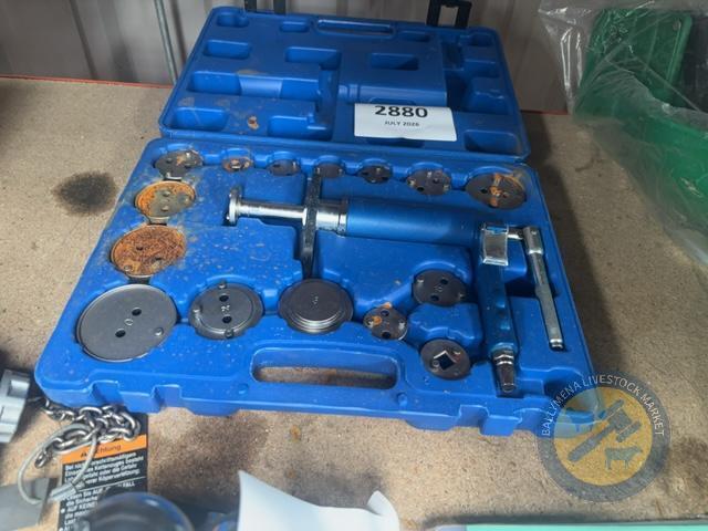 Brake caliper wind back tool set
