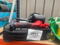 Tile suction gun with batteries