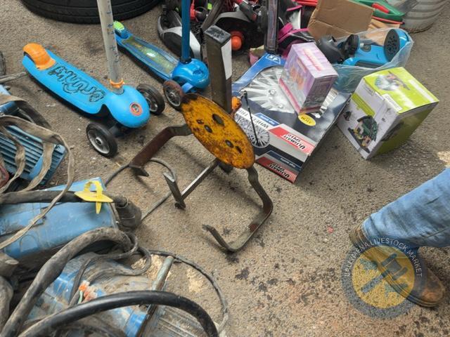 Wheel clamp with keys