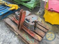 10x original Ford stamped tractor weights & carrier