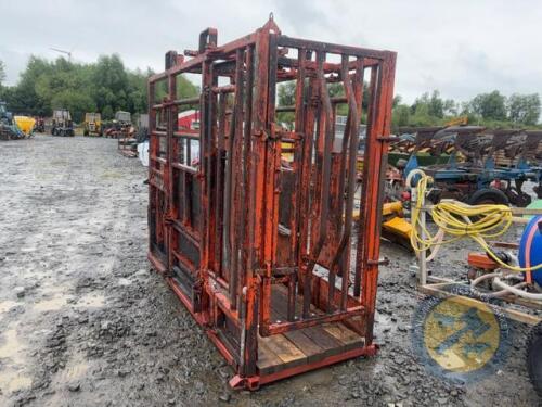 Cattle crush with new floor