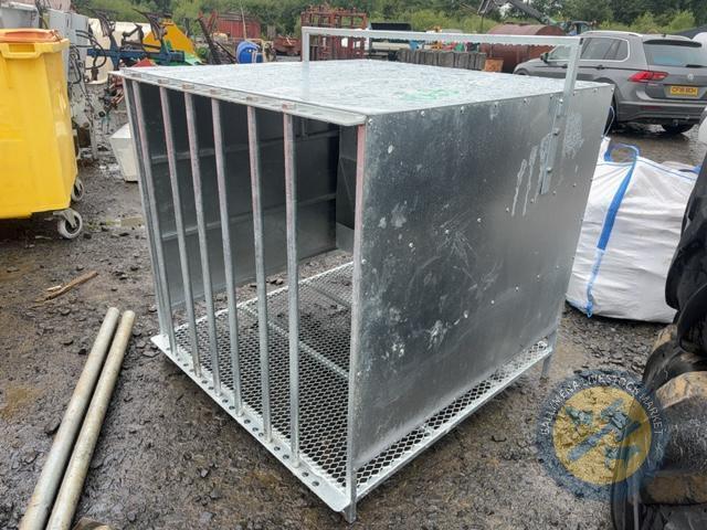 Lamb calf creep feeder