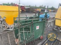 Calf dehorning crate - 3