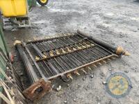 2x gates & posts - 3