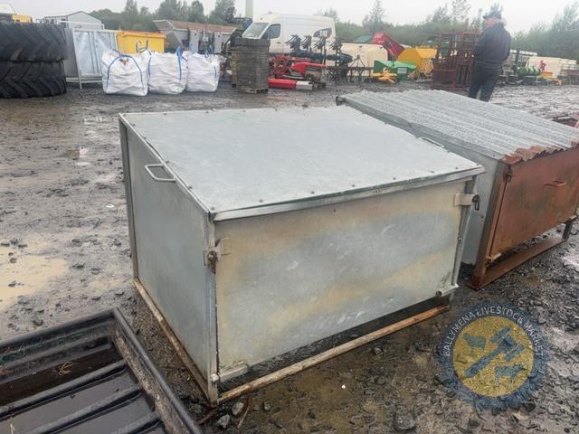 Fully galvanised lamb creep feeder